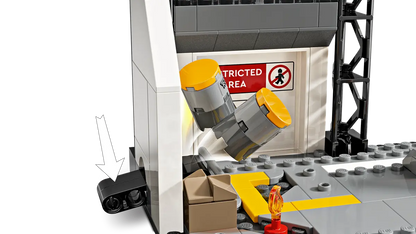 LEGO® Marvel Civil War: Airport Showdown (Set 76314)