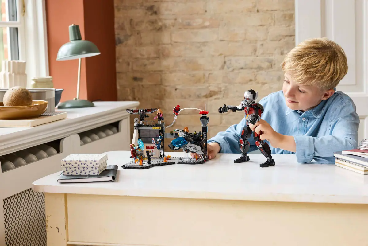 LEGO® Marvel Civil War: Airport Showdown (Set 76314)