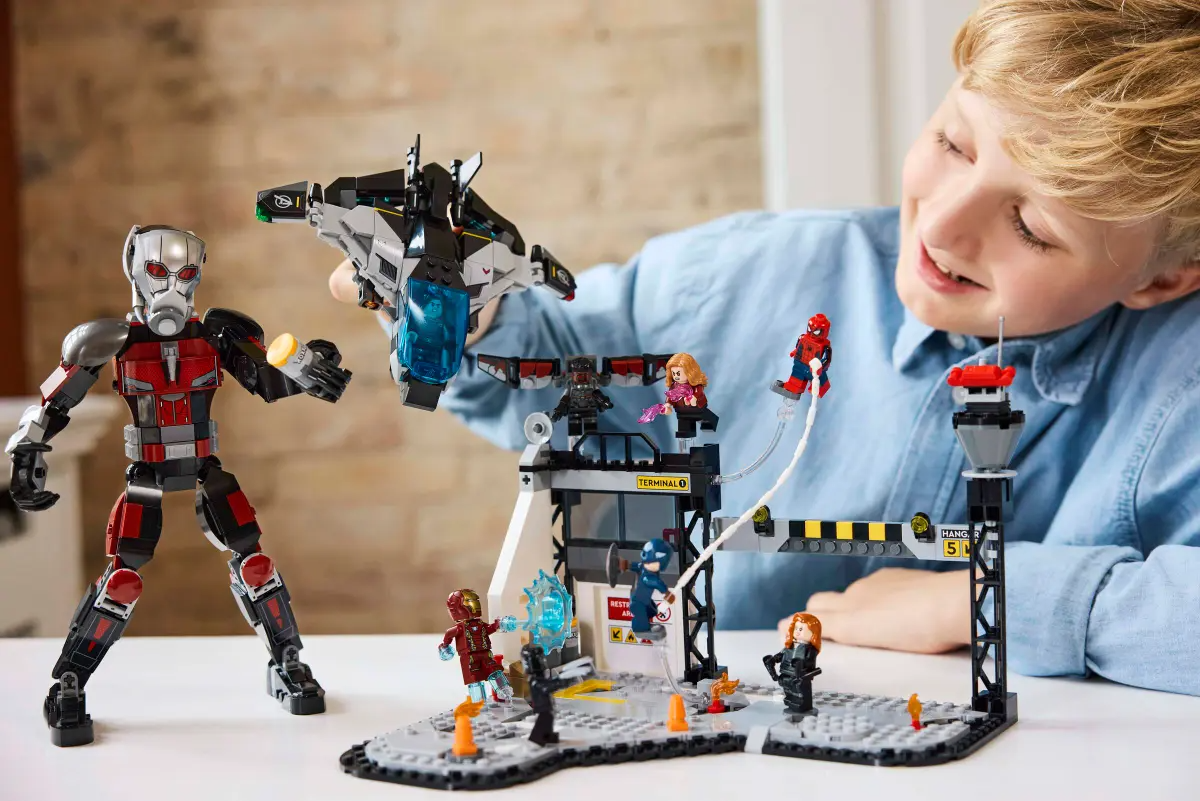 LEGO® Marvel Civil War: Airport Showdown (Set 76314)