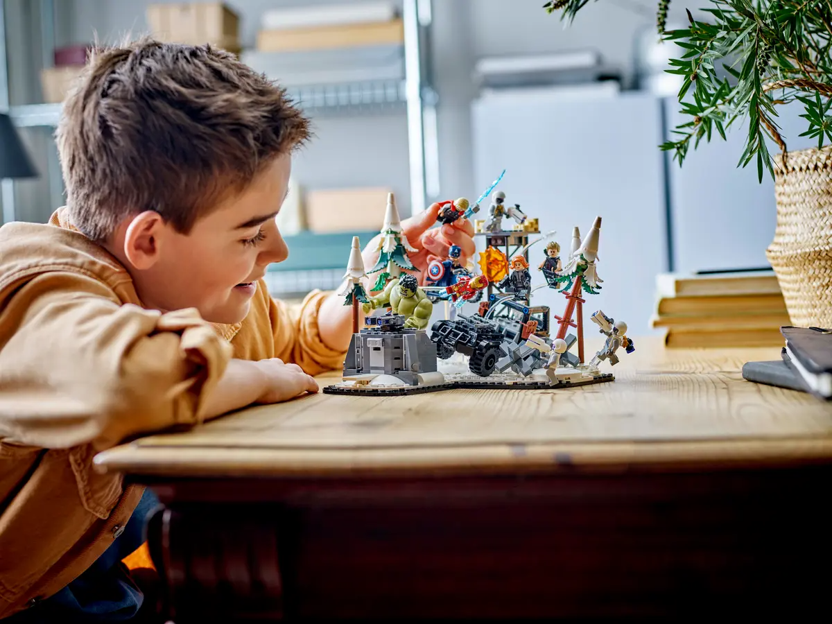 LEGO® Marvel Avengers Assemble: Hydra Snow Base Assault (Set 76291)