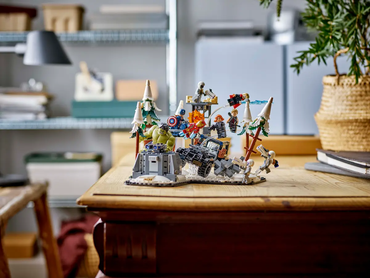 LEGO® Marvel Avengers Assemble: Hydra Snow Base Assault (Set 76291)