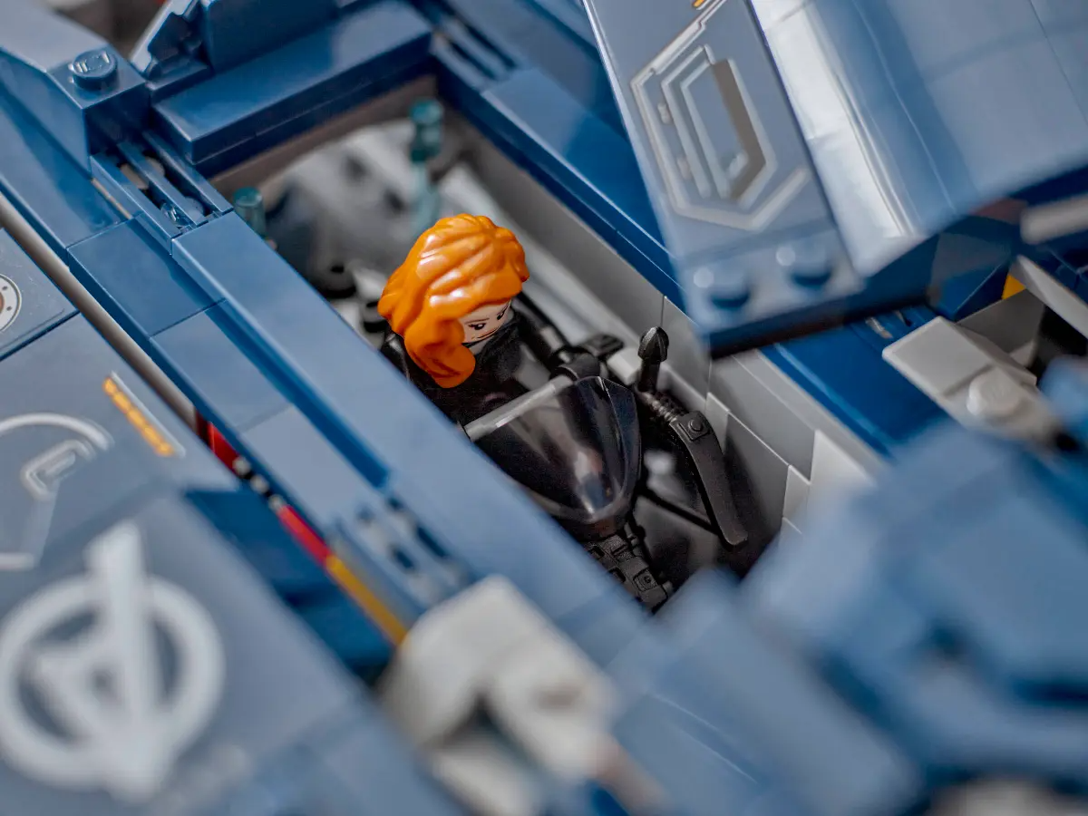 LEGO® Marvel Quinjet Assault: Age of Ultron Edition (Set 76325)